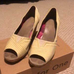 Toms Yellow Nautical stripe wedge size 6